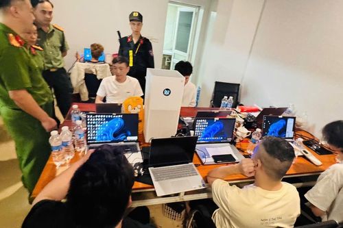 Đột kích khách sạn ở Lào Cai, bắt giữ 19 người nước ngoài lập ổ nhóm lừa đảo xuyên quốc gia
