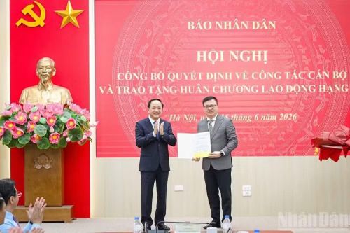 Triển khai Quyết định của Bộ Chính trị về công tác cán bộ tại Báo Nhân Dân