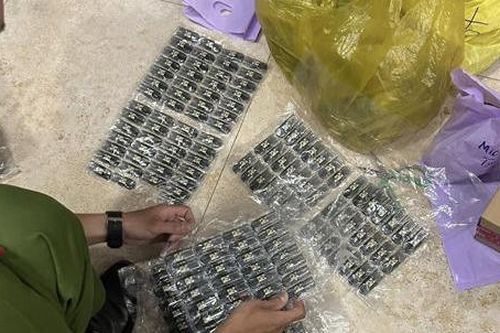Khởi tố 5 đối tượng mua bán hơn 1.780 đầu thuốc lá điện tử chứa ma túy etomidate