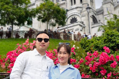 Vợ chồng Hà Nội chi 140 triệu đến phố trên đồi, ngắm nhà thờ 'biết tự làm sạch'