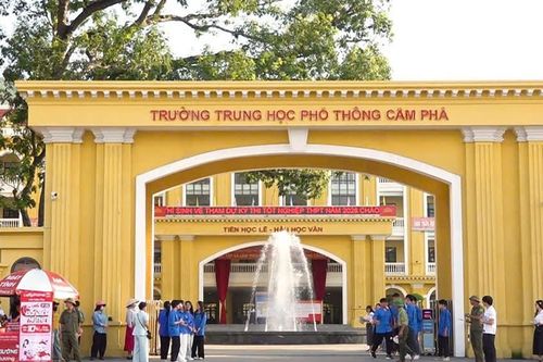 Kỷ luật 3 giáo viên vụ giám thị gợi ý thí sinh cho bạn chép bài thi tốt nghiệp THPT