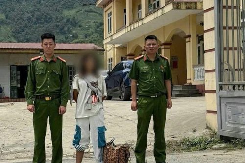 Kịp thời hỗ trợ công dân đi lạc từ Tuyên Quang lên Lào Cai trở về nhà an toàn