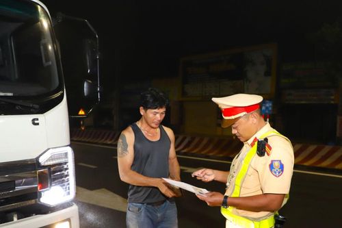 Giữ bình yên trên tuyến giao thông huyết mạch