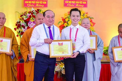 Người trẻ phụng sự trong ngôi nhà Giáo hội