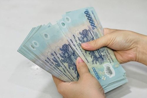Hết thời dễ kiếm tiền, nhà đầu tư quay lại gửi tiết kiệm để 'chờ thời'