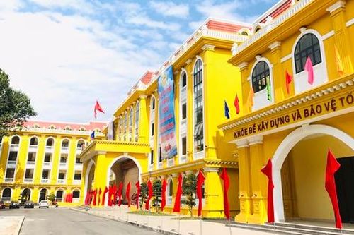Kỷ luật 3 cán bộ liên quan vụ giám thị gợi ý thí sinh cho bạn xem bài thi