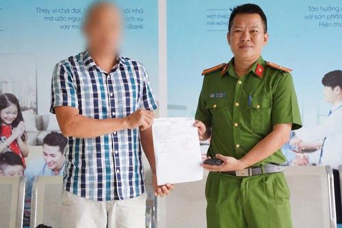 Bất ngờ nhận gần nửa tỷ đồng vào tài khoản cá nhân, Thiếu tá Công an lập tức hành động