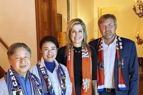 Hoàng gia Nhật Bản và Hà Lan cùng theo dõi trận đấu World Cup