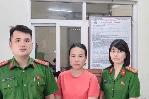 Vận động đối tượng truy nã ra đầu thú