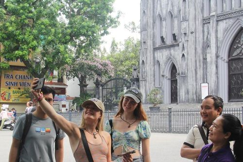 Khách quốc tế đến Hà Nội tăng mạnh trong 5 tháng đầu năm