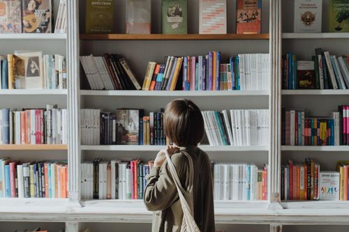 Báo động làn sóng mua sách tràn lan theo BookTok