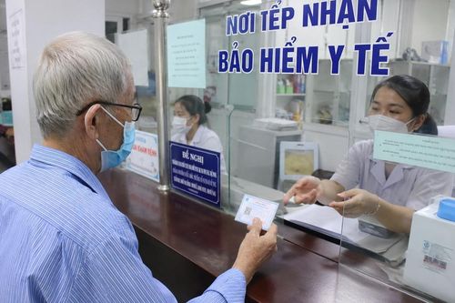Bộ Y tế phản hồi đề xuất miễn phí BHYT cho người từ 65 tuổi trở lên
