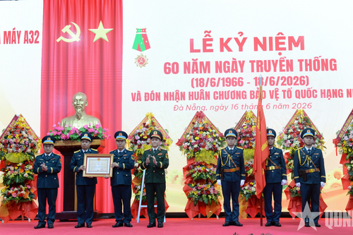 Thượng tướng Phạm Trường Sơn dự Lễ kỷ niệm 60 năm Ngày truyền thống Nhà máy A32