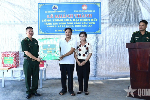 Ban chỉ huy BĐBP tỉnh Đắk Lắk: Khánh thành 'Nhà đại đoàn kết' tặng hộ gia đình khó khăn