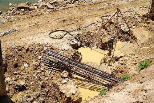 Quảng Ngãi: Chậm tiến độ, đơn vị thi công bị tuýt còi