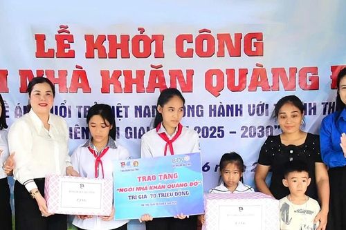 Khởi công Ngôi nhà khăn quàng đỏ cho thiếu nhi vùng biên