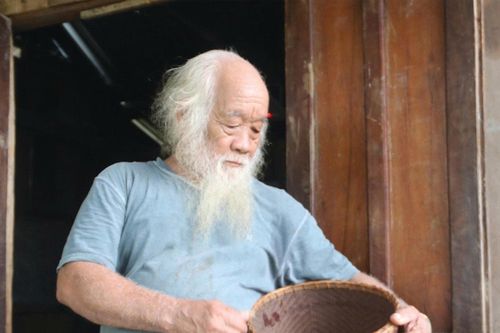 Cuốn sổ cũ và tâm nguyện giữ hồn văn hóa Ca Dong