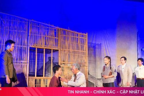 Nhà hát Kịch Việt Nam 'kể chuyện Bác Hồ' trên sân khấu Hà Tĩnh