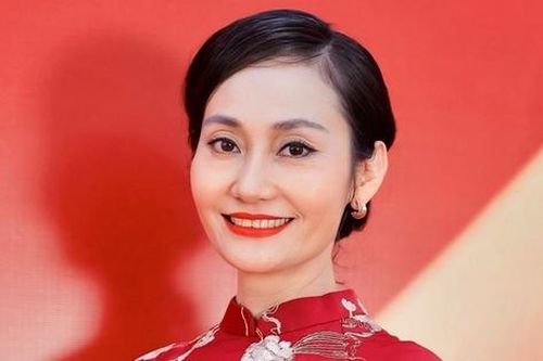 Nữ NSƯT là diễn viên đầu tiên phá kỷ lục với 6 phim trăm tỷ