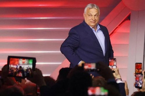 Quốc hội Hungary sửa đổi Hiến pháp, chặn đường trở lại của ông Orban
