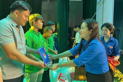 Tiếp sức thanh niên công nhân