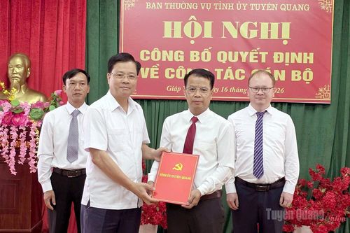 Ban Thường vụ Tỉnh ủy công bố quyết định về công tác cán bộ tại Đảng bộ xã Giáp Trung