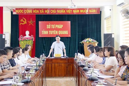 Phó Chủ tịch UBND tỉnh Đỗ Anh Tuấn làm việc với Sở Tư pháp