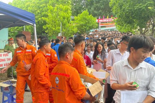 Tiếp sức mùa thi: Tuổi trẻ Thủy điện Sơn La đồng hành sĩ tử