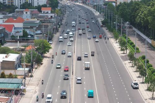 Cận cảnh quốc lộ 13 sau gần 4 năm mở rộng lên 8 làn xe