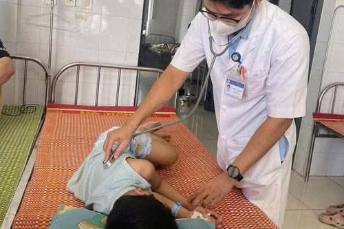 Đà Nẵng: 43 người nghi ngộ độc sau khi ăn bánh mì, trong đó có 22 học sinh