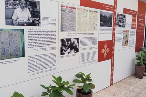 Hà Nội: Trưng bày chuyên đề 'Bút thép, lòng son'