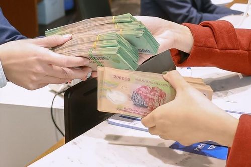 Dòng tiền ngân hàng: Người dân tăng gửi, doanh nghiệp giảm giữ tiền