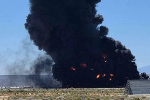 Oanh tạc cơ B-52 rơi tại California, khả năng không còn ai sống sót
