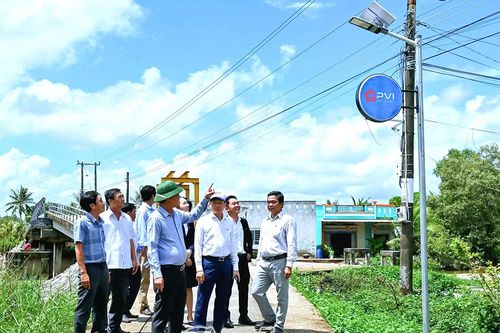 Chung tay thắp sáng đường quê