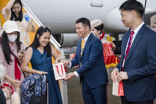 Đường bay TP.HCM - Vân Đồn chính thức cất cánh