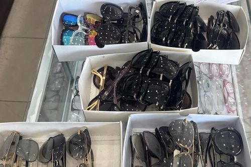 Đồng loạt kiểm tra 18 cơ sở kinh doanh kính mắt, 13 cơ sở có dấu hiệu vi phạm