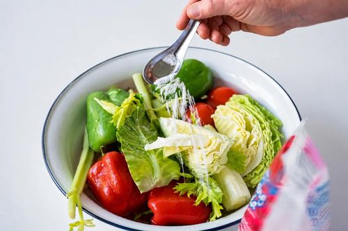 5 mẹo đơn giản khi rửa rau giúp loại bỏ thuốc trừ sâu hiệu quả
