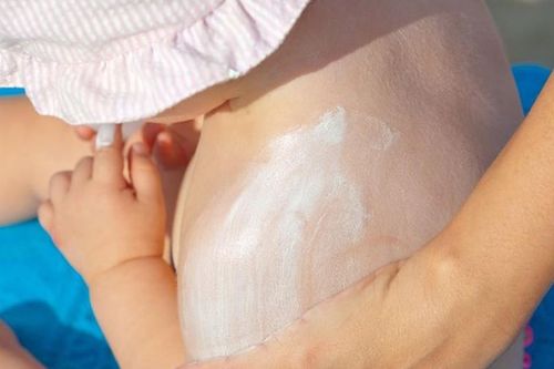 5 tiêu chí chọn kem chống nắng dịu nhẹ, an toàn tuyệt đối cho trẻ nhỏ