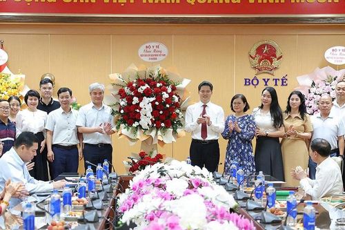 Lãnh đạo Bộ Y tế gặp mặt, chúc mừng các cơ quan báo chí, truyền thông của ngành nhân Kỷ niệm 101 năm Ngày Báo chí cách mạng Việt Nam