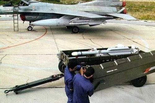 Tiêm kích F-16 Ukraine không chiến cực mạnh khi có thêm tên lửa IRIS-T