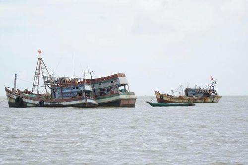 Bám biển khai thác thủy sản theo tổ đội