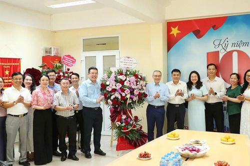 Thứ trưởng Phan Tâm thăm, chúc mừng Báo Văn Hóa nhân dịp 21.6
