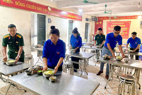 Tiếp sức mùa thi cho học sinh vùng cao Dào San