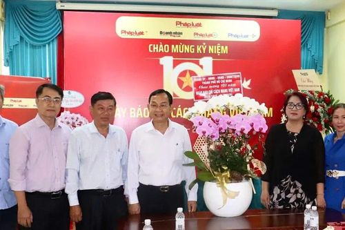 Đoàn đại biểu TPHCM thăm, chúc mừng cơ quan báo chí