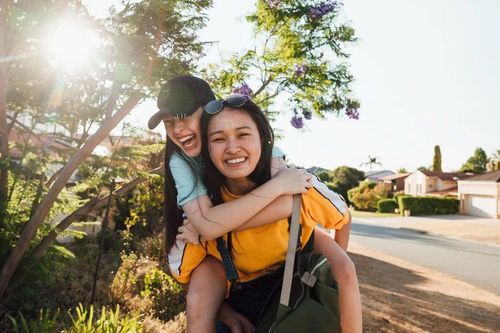 Nghỉ hè, trẻ vui chơi hay tiếp tục 'chạy đua'?
