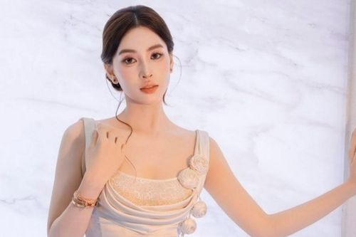 Sao Việt: Midu hạnh phúc bên ông xã, Tiểu Vy đẹp rạng ngời