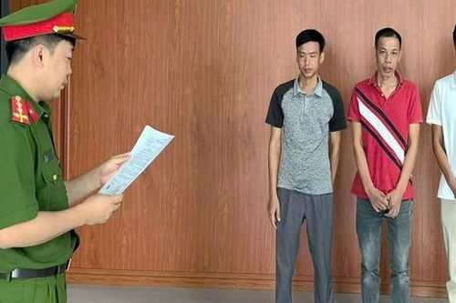Khởi tố 3 vụ án đổ trái phép gần 700 tấn chất thải bê tông ra môi trường