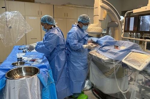 Điều bất ngờ với bác sĩ bị gãy xương sườn vẫn chịu đau xử trí 2 ca ung thư gan