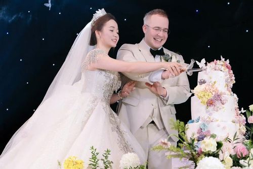 Chàng cảnh sát Đức kết hôn với cô gái Hà Nội, ngỡ ngàng về đám cưới 1.000 khách