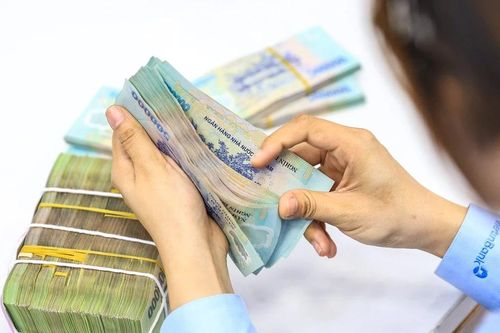 Lãi suất huy động tăng trở lại: Áp lực tín dụng khiến cuộc đua vốn nóng lên